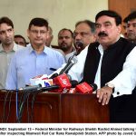 وفاقی وزیر آبی وسائل جاوید علی شاہ دی پارلیمنٹ ہاﺅس دے باہروں میڈیا نال گال بات وفاقی وزیر آبی وسائل جاوید علی شاہ دی پارلیمنٹ ہاﺅس دے باہروں میڈیا نال گال بات