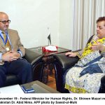 وزیراعظم محمد نواز شریف دی رکن قومی اسمبلی غلام بی بی بھروانہ نال ملاقات اچ گالھ مہاڑ وزیراعظم محمد نواز شریف دی رکن قومی اسمبلی غلام بی بی بھروانہ نال ملاقات اچ گالھ مہاڑ