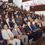 وفاقی کابینہ دا بھارتی مظالم دے خلاف 19جولائی کوں یوم سیاہ مناونڑ دا اعلان، پارلیمنٹ داسانجھا اجلاس آوندے ہفتے طلب کرنڑدا فیصلہ وفاقی کابینہ دا وزیراعظم محمد نواز شریف ولوں اقوام متحدہ کوں یاد ڈیوائے گئے ” نا مکمل ایجنڈے“ دا ہک وار ولا اعادہ اقوام متحدہ خود کشمیر بارے اپنڑیاں قرارداداں تے عملدرآمد سانگے نویں سرے توں کوششاں دا آغاز کرے اتے کشمیریاں دے حق خودارادیت دے حصول کوں یقینی بنڑاوے،حکومت وزیراعظم دی قیادت وچ کشمیریان سانگے اپنڑیاں اخلاقی، سیاسی اتے سفارتی امداد کوں جاری رکھیسی اتے کہیں صورت وچ وی انہاں کوں تنہا (کلھا) کائناں چھوڑسی،کشمیر دے نہتے شہریاں دے خلاف بھارتی سرکار ولوں طاقت دا بے رحمانہ استعمال مہذب دنیا سانگے ناقابل قبول ہے اتے مسلسل عالمی ضمیر کوں جھنجھوڑدا رہیا ہے،پاکستان دی حکومت اتے عوام کشمیر وچ معصوم انسانی جاناں دے ضیاع تے شدید افسوس دا اظہار کریندے ہوئیںانہاں واقعات دی پرزور مذمت کریندے ہسے، وفاقی کابینہ دا وزیر اعظم محمد نواز شریف دی صدارت وچ گورنر ہاﺅس لاہور وچ اجلاس وزارت خارجہ کوں پوری دنیا وچ اپنڑے سفیراں دے ذریعے بھارتی سیکیورٹی فورسز دے غیرانسانی مظالم اتے طرز عمل بارے آگاہ کرنڑ دی ہدایت وفاقی کابینہ ماحولیاتی تبدیلی، ایوی ایشن، دفاع، تعلیم، خزانہ، صحت، سائنس تے ٹیکنالوجی، پورٹ اینڈ شپنگ اتے بین الاقوامی تعاون دے حوالے بارے مختلف امور دی منظوری ڈے ڈتی وفاقی کابینہ دا بھارتی مظالم دے خلاف 19جولائی کوں یوم سیاہ مناونڑ دا اعلان، پارلیمنٹ داسانجھا اجلاس آوندے ہفتے طلب کرنڑدا فیصلہ وفاقی کابینہ دا وزیراعظم محمد نواز شریف ولوں اقوام متحدہ کوں یاد ڈیوائے گئے ” نا مکمل ایجنڈے“ دا ہک وار ولا اعادہ اقوام متحدہ خود کشمیر بارے اپنڑیاں قرارداداں تے عملدرآمد سانگے نویں سرے توں کوششاں دا آغاز کرے اتے کشمیریاں دے حق خودارادیت دے حصول کوں یقینی بنڑاوے،حکومت وزیراعظم دی قیادت وچ کشمیریان سانگے اپنڑیاں اخلاقی، سیاسی اتے سفارتی امداد کوں جاری رکھیسی اتے کہیں صورت وچ وی انہاں کوں تنہا (کلھا) کائناں چھوڑسی،کشمیر دے نہتے شہریاں دے خلاف بھارتی سرکار ولوں طاقت دا بے رحمانہ استعمال مہذب دنیا سانگے ناقابل قبول ہے اتے مسلسل عالمی ضمیر کوں جھنجھوڑدا رہیا ہے،پاکستان دی حکومت اتے عوام کشمیر وچ معصوم انسانی جاناں دے ضیاع تے شدید افسوس دا اظہار کریندے ہوئیںانہاں واقعات دی پرزور مذمت کریندے ہسے، وفاقی کابینہ دا وزیر اعظم محمد نواز شریف دی صدارت وچ گورنر ہاﺅس لاہور وچ اجلاس وزارت خارجہ کوں پوری دنیا وچ اپنڑے سفیراں دے ذریعے بھارتی سیکیورٹی فورسز دے غیرانسانی مظالم اتے طرز عمل بارے آگاہ کرنڑ دی ہدایت وفاقی کابینہ ماحولیاتی تبدیلی، ایوی ایشن، دفاع، تعلیم، خزانہ، صحت، سائنس تے ٹیکنالوجی، پورٹ اینڈ شپنگ اتے بین الاقوامی تعاون دے حوالے بارے مختلف امور دی منظوری ڈے ڈتی