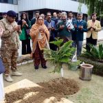 سپریم کورٹ پانامہ عملدرآمد کیس اچ سماعت پوری تھیونڑ توں بعد جمعے کوں فیصلہ محفوظ کرگھدا سپریم کورٹ پانامہ عملدرآمد کیس اچ سماعت پوری تھیونڑ توں بعد جمعے کوں فیصلہ محفوظ کرگھدا