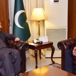 مسلم لیگ (ن) دے رہنما محمد حنیف عباسی دی سپریم کورٹ اچ عمران خان نا اہلی کیس دی سماعت دے بعد میڈیا نال گالھ مہاڑ مسلم لیگ (ن) دے رہنما محمد حنیف عباسی دی سپریم کورٹ اچ عمران خان نا اہلی کیس دی سماعت دے بعد میڈیا نال گالھ مہاڑ