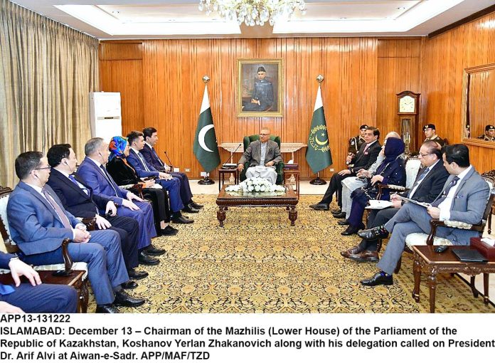 APP13-131222President-Islamabad