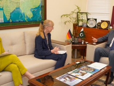 Ahsan iqbal-German